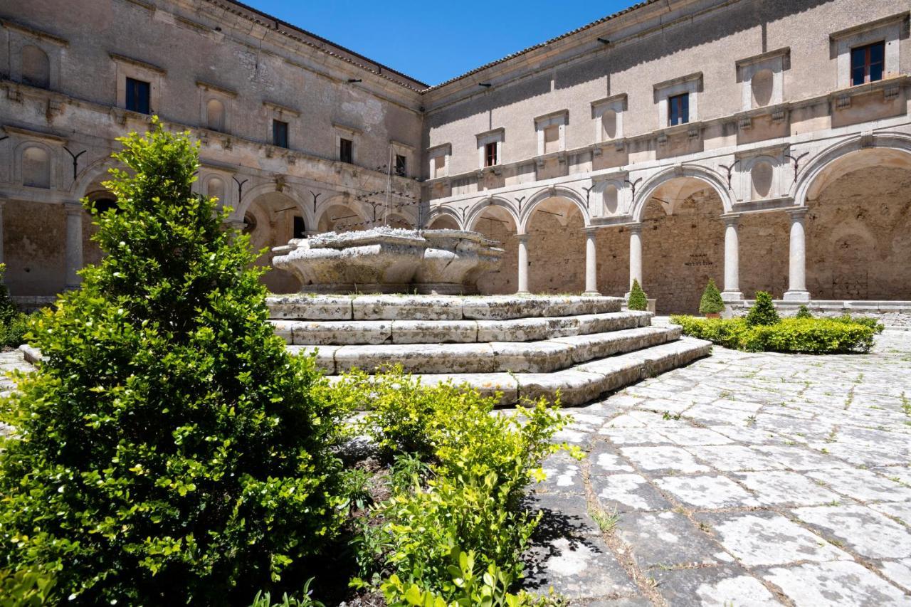 Abbazia Santa Maria Del Bosco Guest House Contessa Entellina Exterior foto