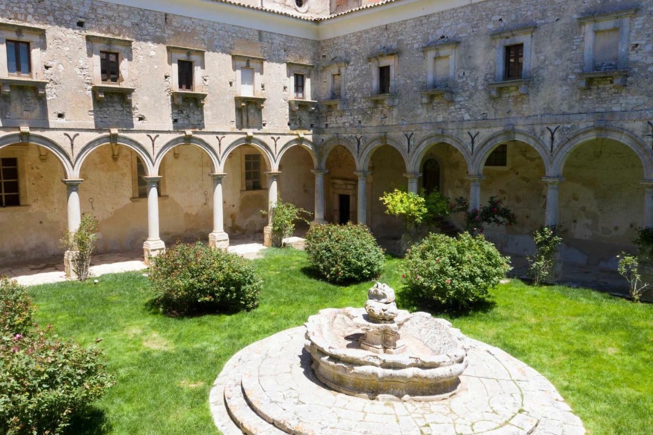 Abbazia Santa Maria Del Bosco Guest House Contessa Entellina Exterior foto
